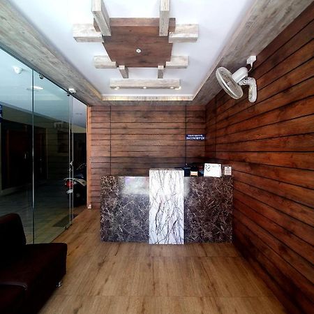 Veekay Residency Hotel Bangalore Buitenkant foto